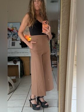 Spazio Wide leg, crop pants and caramel khaki size extra small